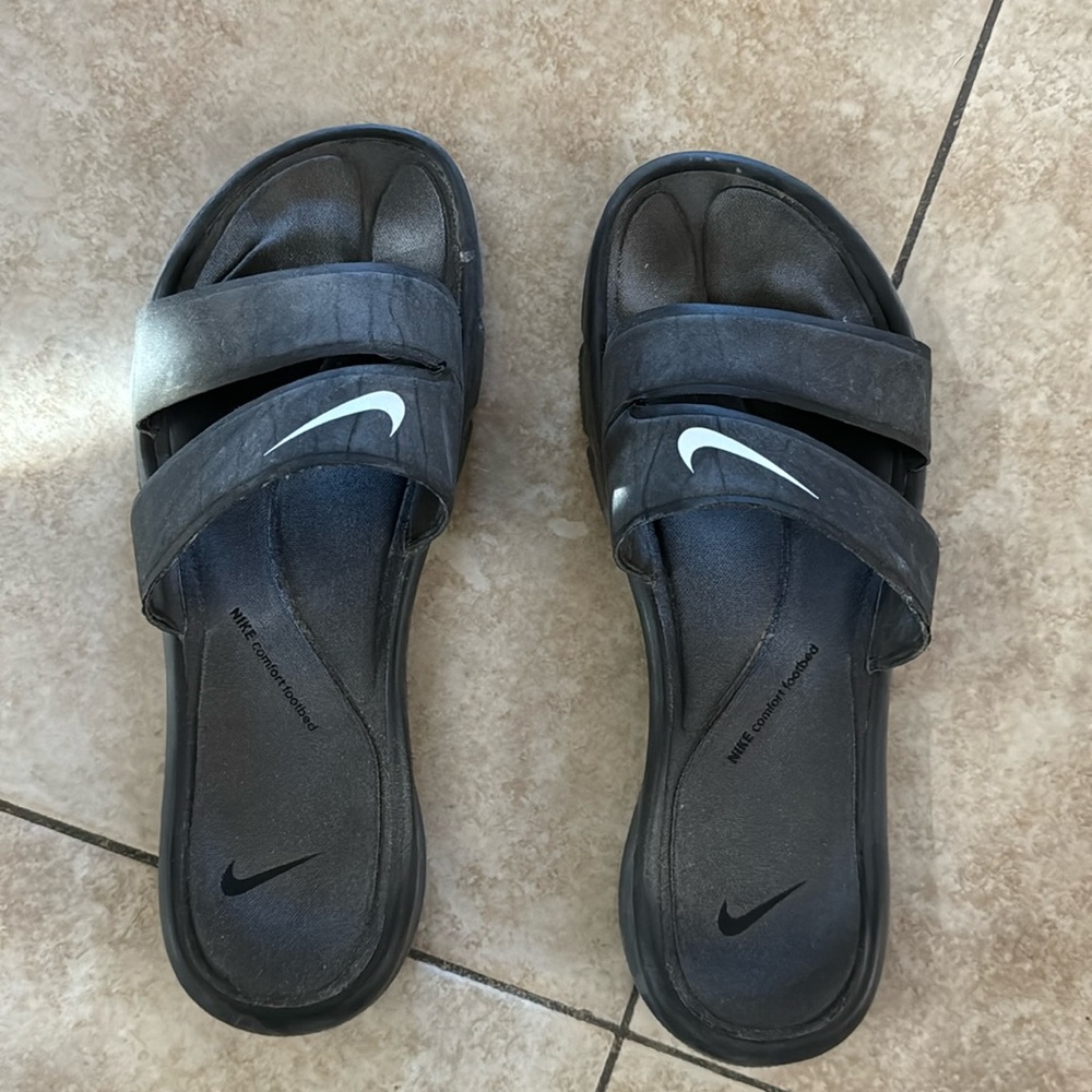 NIKE BLACK SLIDE